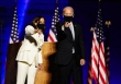 Ý nghĩa đằng sau bộ vest trắng của phó tổng thống Mỹ Kamala Harris