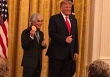 Nhiếp ảnh gia gốc Việt được Tổng thống Trump trao Huân chương nghệ thuật quốc gia tại Nhà Trắng
