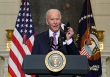 Tổng thống Joe Biden: 'Khẩu trang chống lại virus corona tốt hơn vắc xin'