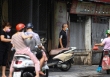 Chủ tiệm ở Hà Nội vẫn dọn bán hàng vì ngủ sớm từ tối hôm trước