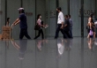 Malaysia nới lỏng hạn chế Covid-19, Singapore mở cửa biên giới