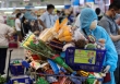 Người dân TPHCM mua hàng tích trữ sau khi có quyết định siết chặt giãn cách