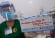 Những người ở TPHCM lo “đứt” vắc xin tiêm mũi 2