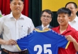 Lần đầu tiên 3 cầu thủ bóng nữ Việt Nam ký hợp đồng có tiền 'lót tay' 