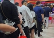 Chương trình  'ăn bắp rang bằng xô' của Lotte bị phản ứng vì lãng phí thực phẩm