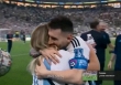 Danh tính người phụ nữ Messi ôm đầu tiên sau trận chung kết World Cup