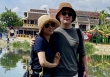 Diễn viên phim “Phong hậu” cùng chồng dạo ngắm phố cổ Hội An