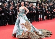 Phạm Băng Băng diện đầm 'mãnh hổ hạ sơn' tái xuất thảm đỏ LHP Cannes 2023