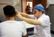 Chàng trai thủng màng nhĩ, phải nhập viện sau nụ hôn với bạn gái