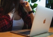 Vỏ nhôm MacBook của bạn đang ố bẩn, đừng lo vì nó sẽ trông như mới nhờ loạt mẹo nhỏ này