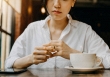 Từ hành động nhỏ của mẹ chồng tương lai, cô gái có linh cảm chẳng lành và quyết định hủy hôn vào phút chót