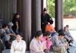 Người trẻ Trung Quốc rủ nhau làm diễn viên ở phim trường rộng nhất thế giới: Nằm im cũng kiếm ra tiền, dễ sống hơn 'vật lộn trong thành phố'