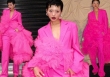 Khánh Linh 'Ciao!' Milan Fashion Week với sắc hồng fuchsia 'nổi bần bật'