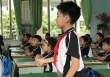Cậu bé cấp 1 viết văn kể về 'người bạn cùng bàn vui tính', thầy giáo đọc xong phải bật cười, để lại lời phê cực hài hước
