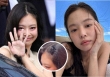 ''Nữ hoàng ruy băng'' Jennie vẫn mê hoạ tiết nơ lắm: Nhìn kiểu tóc đi show Chanel hay bộ móng đi du lịch là hiểu