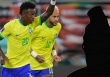 Bạn gái vừa sinh nở được ít ngày, Neymar đã vướng nghi vấn tiệc tùng cùng gái lạ ngay tại khách sạn đội tuyển