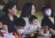 Vợ Đình Trọng xuất hiện giản dị, nhìn cử chỉ đoán ngay mối quan hệ với mẹ chồng