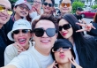 Tiến Luật - Thu Trang, Khánh Vân và dàn sao ra Cam Ranh từ sáng sớm dự cưới Puka: 2 sao nữ nghi vấn nghỉ chơi cô dâu thì sao?