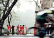 Những áo dài trên phố cũ mùa thu