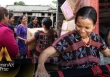Lên bản làng nơi vùng cao xứ Huế, gửi từng sợi chỉ lưu giữ báu vật của người Tà Ôi