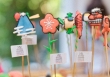 Nhiều khách hàng tự tay nặn tò he, làm gốm ngay trong không gian cửa hàng UNIQLO Hoàn Kiếm.