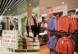 Nhiều khách hàng 'đổ bộ' mua sắm tại cửa hàng UNIQLO trong Tuần Lễ Cảm Ơn