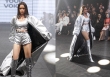 Hoa hậu Ngọc Châu mặc áo choàng quét đất, catwalk đầy quyền lực trong show 'Cảm hứng Việt Nam'