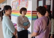 Bà mẹ 9x đi họp phụ huynh cho con, vừa bước vào cửa lớp, giáo viên chủ nhiệm đã hỏi 1 câu khiến chị ngượng đỏ mặt