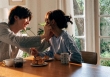 Câu chuyện đáng ngẫm: “Chán ghét vì chồng kiếm ít tiền hơn” - Bài học tài chính khi vợ chồng chênh lệch thu nhập 
