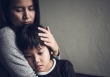Chồng kinh ngạc khi nhìn phản ứng của con, còn tôi chỉ biết lao vào ôm con rồi khóc theo