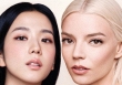 Khung hình đắt giá nhất hôm nay: Jisoo (Black Pink) đọ sắc cùng 'nữ hoàng phim kinh dị Anna Taylor Joy 