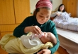 Nhìn cháu nội gầy gò lại nhìn sang con dâu kiêu sa mà tôi thấy lòng chua xót