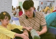 Khoảnh khắc cực hạnh phúc của đội trưởng tuyển đội tuyển Việt Nam và con gái, cùng gói bánh tét hạnh phúc sum vầy ngày Tết