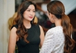 Thấy bạn trai tôi cặm cụi lau phòng, cô bạn thân nhận xét một câu làm tôi bừng tỉnh