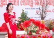 Hoa hậu “hai nhiệm kì” Phan Kim Oanh diện áo dài ngồi chấm thi “gói bánh chưng”