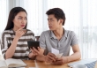 Nhìn chồng hậm hực dắt xe máy cà tàng đi làm ngày cuối năm mà tôi vừa buồn cười vừa thương xót