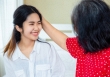 Tôi không dám tin vào mắt mình khi nhìn tập tiền mẹ chồng lì xì cho ngay sáng mùng Một Tết
