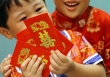 Sự khác biệt giữa trẻ được tự giữ tiền mừng tuổi và trẻ bị bố mẹ 'giữ hộ'