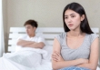 Vừa bước vào nhà, mẹ tôi đã chê bai khiến tôi ngượng cháy mặt còn chồng thì giả vờ không biết