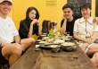 Hot lại ảnh Đoàn Văn Hậu và Doãn Hải My hẹn hò, có cả mẹ vợ trẻ đẹp 'tháp tùng', nhan sắc qua cam thường khác ảnh tự đăng