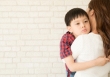 Nửa đêm, con trai ôm gối sang phòng hỏi một câu mà vợ chồng tôi rưng rưng nước mắt