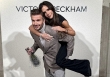 David Beckham gây sốt với loạt khoảnh khắc ân cần chăm sóc bà xã: 25 năm vẫn mặn nồng như ngày nào