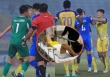 Duy Mạnh, Thành Chung phẫn nộ 'hỏi tội' cựu cầu thủ HAGL đá thô bạo với Tuấn Hải, HLV thì tức giận: 'Tôi  kỷ luật thật nặng'
