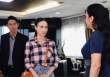 Trong bữa cơm tối, mẹ tôi đặt vỉ thuốc tránh thai lên bàn, tức giận đuổi vợ chồng anh trai ra ở riêng