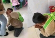 Phẫn nộ cảnh giáo viên mầm non bạo hành bé trai ở Trung Quốc: Chi tiết đứa trẻ chắp tay van nài khiến ai nhìn cũng đau đớn