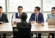Sếp nữ hỏi 'Tôi và vợ cậu, ai xinh hơn?', nam ứng viên EQ cao trả lời khiến HR cười tủm tỉm và tuyển luôn