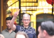 HOT: Những hình ảnh đầu tiên của CEO Apple Tim Cook tại Việt Nam - rời khách sạn 5 sao, đi cafe phố cổ