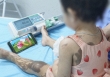 Bị đổ cả chai nước thông cống lên người, bé gái 25 tháng tuổi bỏng nặng