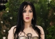 Rõ là Katy Perry năm nay ở nhà không dự MET Gala, nhưng ở đâu ra tấm ảnh thảm đỏ xuất sắc tới cỡ này!