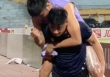 Sốc tiền đạo 3 năm ghi 2 bàn phải nhờ bác sĩ cõng rời sân, mắt đỏ hoe như khóc trước ngày lên ĐT Việt Nam